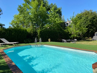 Piscine privée disponible à la location