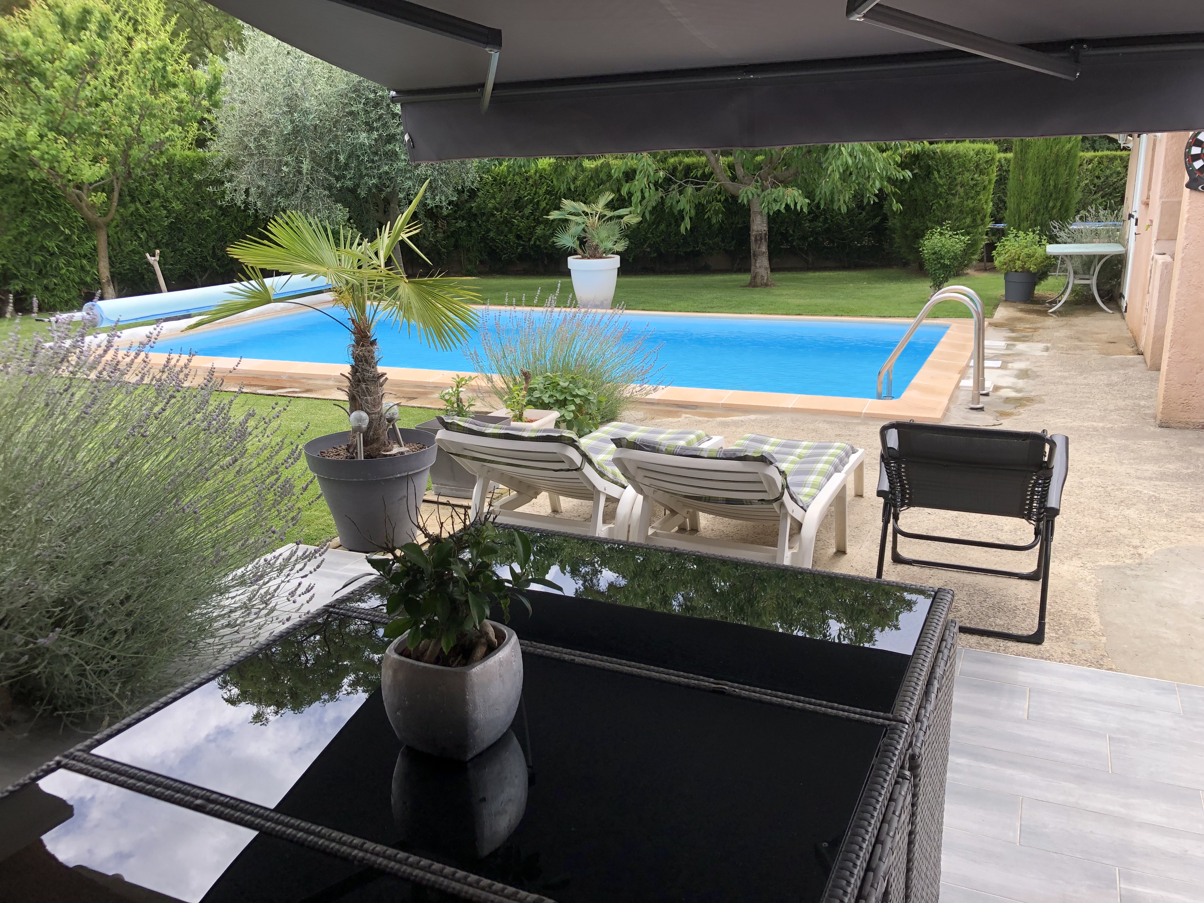 Piscine privée disponible à la location