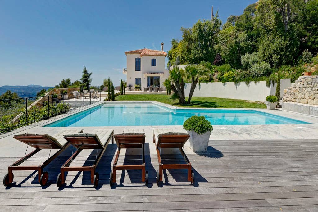 Villa à piscine à louer